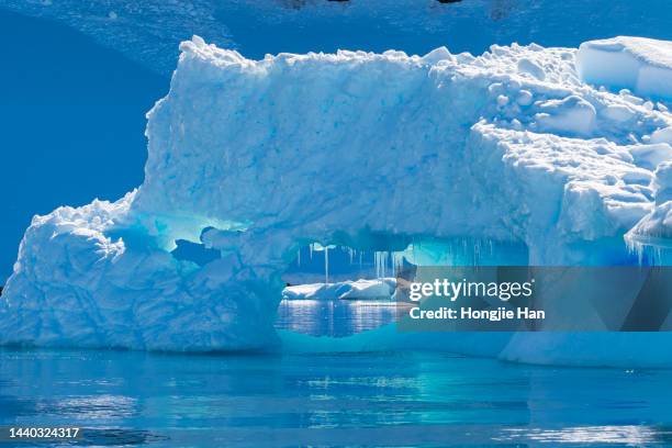 antarctic sea ice, polar climate, huge icebergs. - antarctica underwater stock pictures, royalty-free photos & images