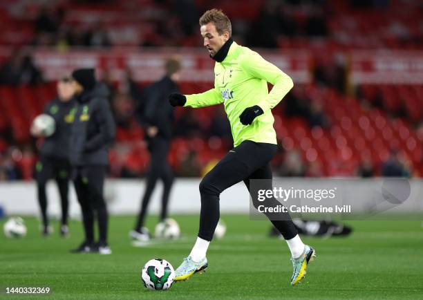 Harry Kane of Tottenham Hotspur warms up prior to the Carabao Cup Third Round match between Nottingham Forest and Tottenham Hotspur at City Ground on...