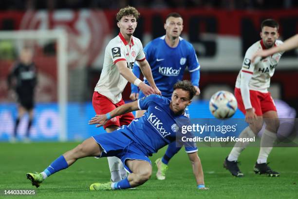 Niklas Tarnat of Essen challenges Mirnes Pepic of Meppen during the 3. Liga match between Rot-Weiss Essen and SV Meppen at Stadion an der...