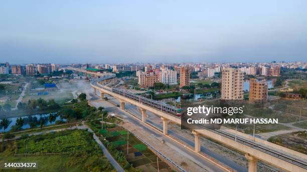 dhaka metro rail mass rapid transit system in dhaka city, bangladesh. dhaka metro. dhaka cityscape. skyline of dhaka city corporate buildings and residence of dhaka, bangladesh. - bangladesh dhaka stockfoto's en -beelden