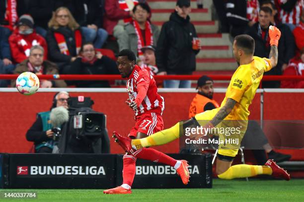 Sheraldo Becker of 1.FC Union Berlin scores their sides first goal during the Bundesliga match between 1. FC Union Berlin and FC Augsburg at Stadion...