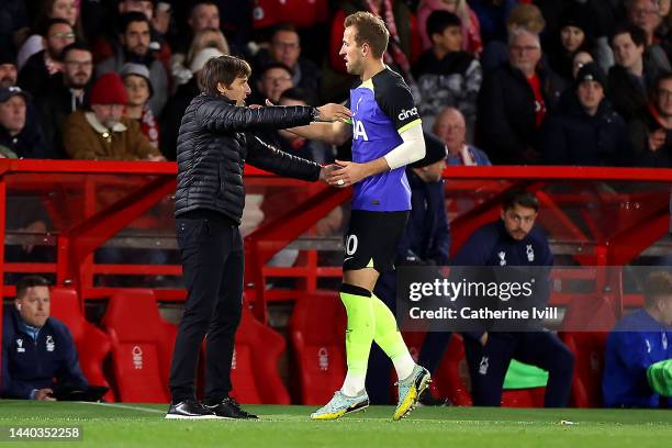 Antonio Conte, Manager of Tottenham Hotspur interacts with Harry Kane of Tottenham Hotspur during the Carabao Cup Third Round match between...