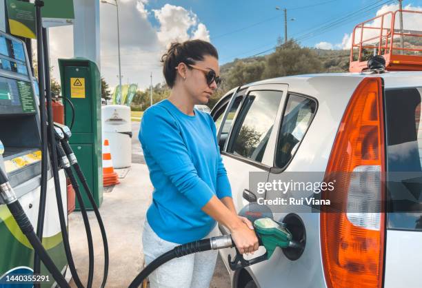 gas station in portugal - price gouging stockfoto's en -beelden