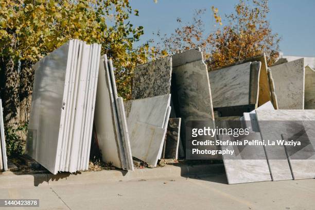 selection of granite slabs at showroom - biotit stock-fotos und bilder