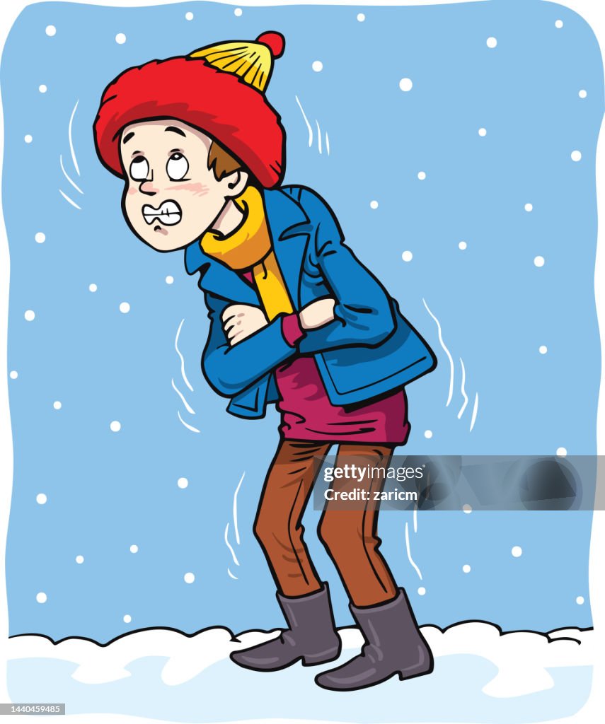 Ein Junge zittert bei Winterwetter