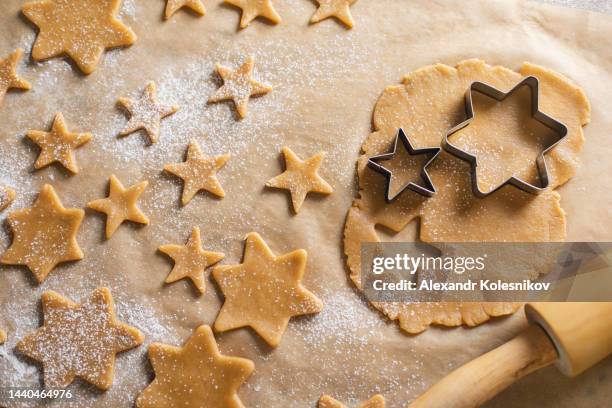 gingerbread cookies dough shape of star with cookie cutters and rolling pin. christmas cooking background. festive baking concept. directly above, flat lay - pastry cutter bildbanksfoton och bilder