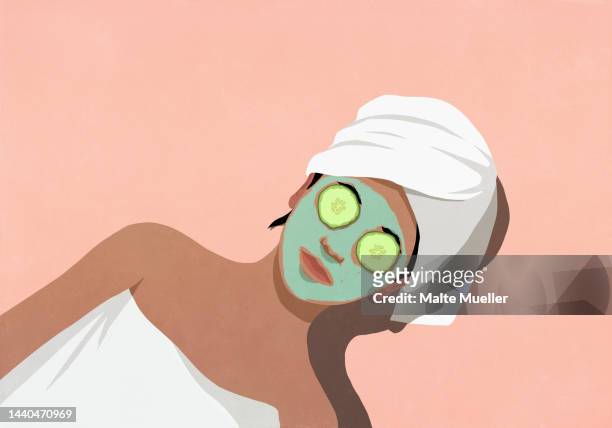 illustrations, cliparts, dessins animés et icônes de woman relaxing, enjoying spa facial with cucumbers - soins de beauté