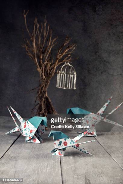 origami bird family - origami bird photos et images de collection