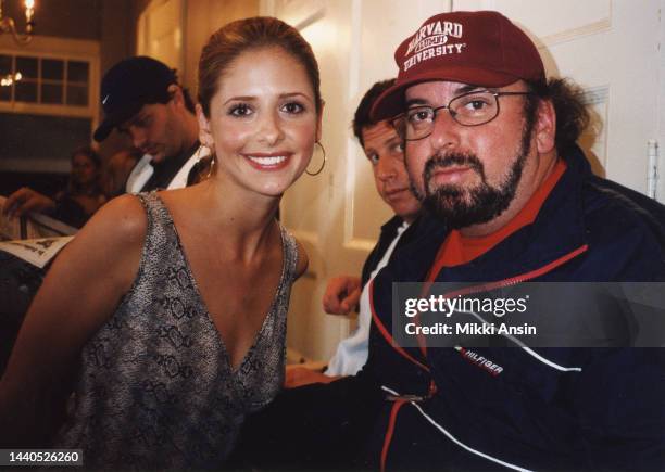 American actor Sarah Michelle Gellar and film director James Toback pose together on the Harvard University campus during the filming of 'Harvard...