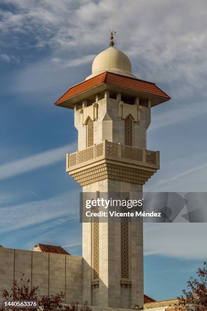 minaret of the mosque - minaret stockfoto's en -beelden