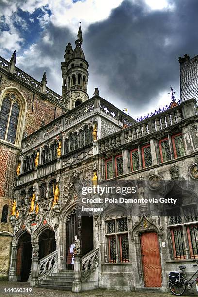 basilica of the holy blood - basiliek stockfoto's en -beelden