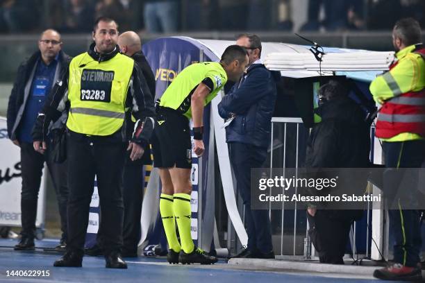 Referee Marco Dibello check the VAR during the Serie A match between Hellas Verona and Juventus at Stadio Marcantonio Bentegodi on November 10, 2022...