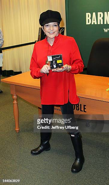 Singer / Actress Liza Minnelli visits at Barnes & Noble, 5th Avenue on May 9, 2012 in New York City.