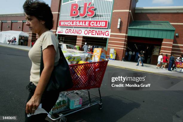 Customer with a loaded cart heads for her car after shopping at BJ's Warehouse October 1, 2002 at the Gateway Center in Brooklyn, New York during the...