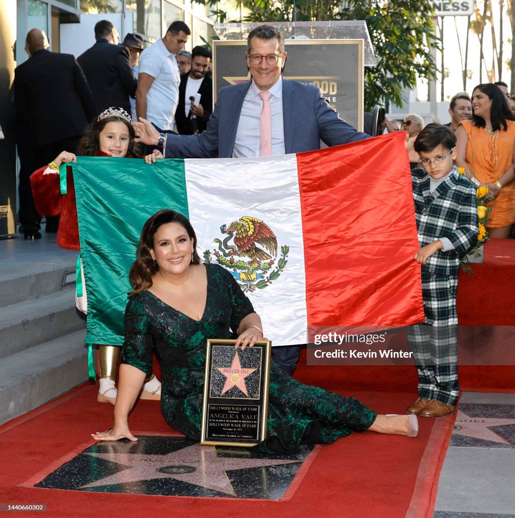 Angélica Vale, with her husband Otto Padrón and their children Nicole ...