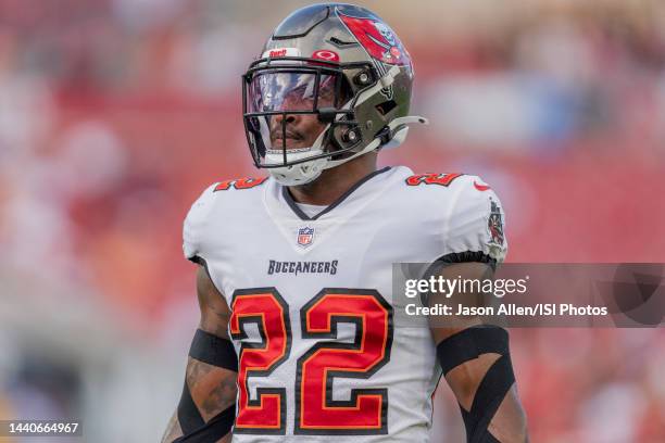 Keanu Neal of the Tampa Bay Buccaneers checks out scoreboard during warmups during a game between Los Angeles Rams and Tampa Bay Buccaneers at...