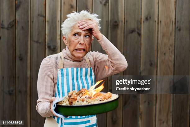 whops, i've ruined the dinner! - mislukking stockfoto's en -beelden