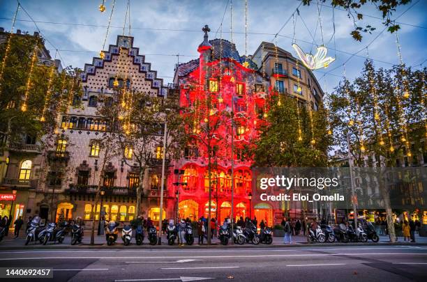 casa batllo in red at night decorated with christmas lights - winter barcelona stock pictures, royalty-free photos & images