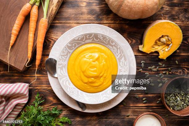 パンプキン、キャロットスープ - cream soup ストックフォトと画像