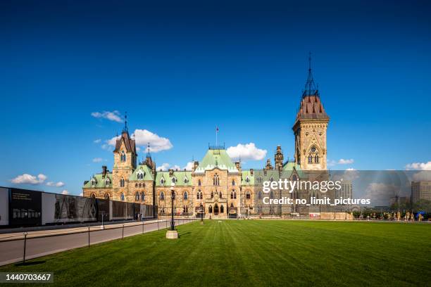 canadian parliament in ottawa - ottawa park stock pictures, royalty-free photos & images