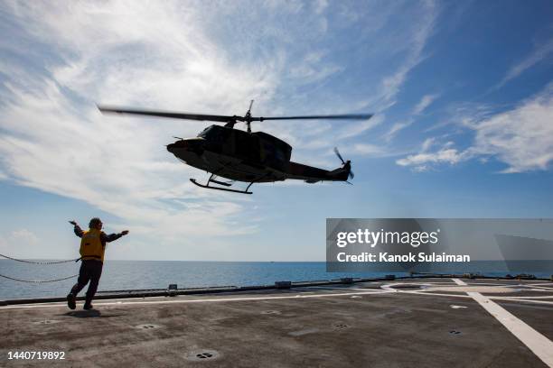 navy helicopters landing - military rescue stock pictures, royalty-free photos & images