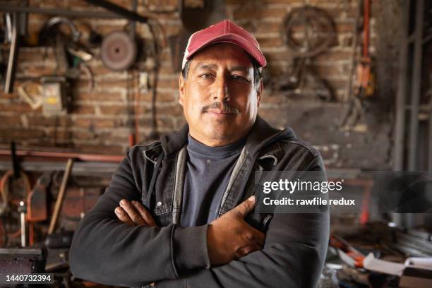 a friendly looking tradesman - tradesman real people man stock pictures, royalty-free photos & images