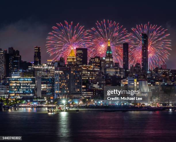 independence day fireworks in new york - hoboken stockfoto's en -beelden