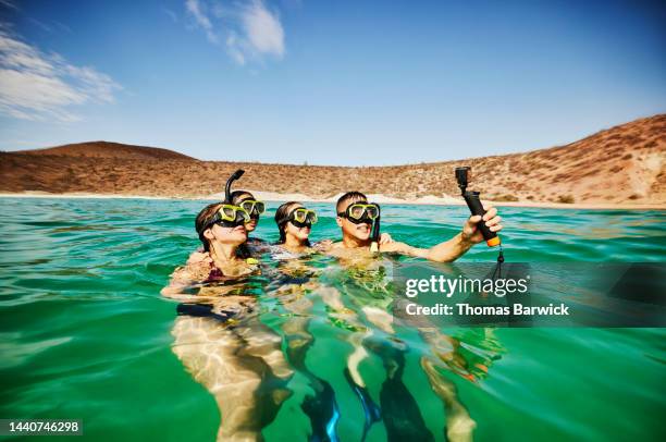 wide short of family taking selfie with action camera while snorkeling - baixa califórnia do sul imagens e fotografias de stock