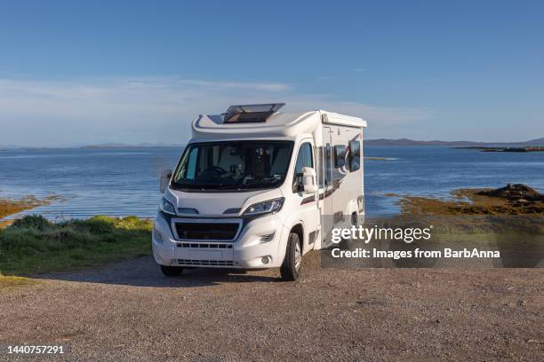 on tour with a camper van - parked with an ocean view - camper stockfoto's en -beelden