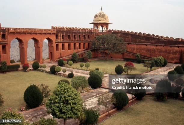 courtyard in the amber fort ( india) - amber fort stockfoto's en -beelden