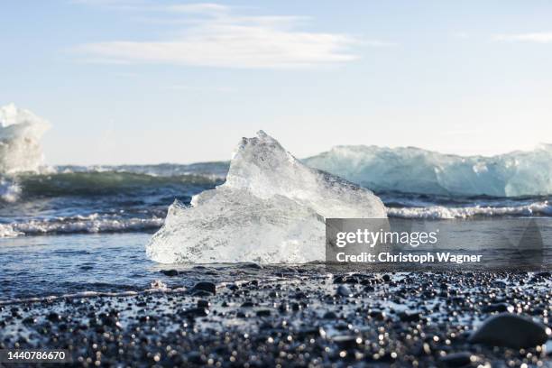 island - jökusarlon - frozen water stock-fotos und bilder