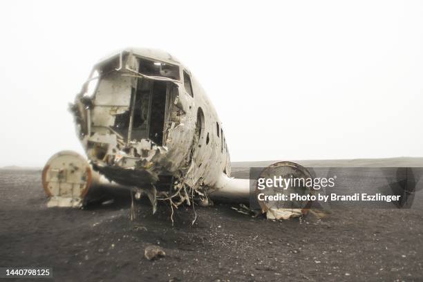 plane wreck - airplane crash stock-fotos und bilder