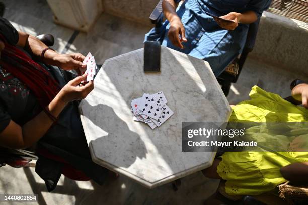 close-up view of table with playing cards and a family playing cards - asian games day 9 stock-fotos und bilder