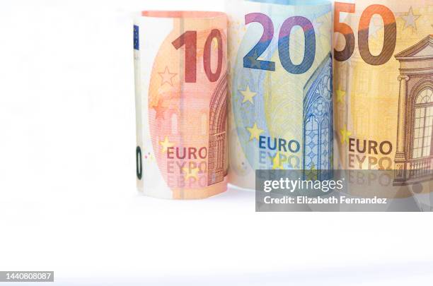 euros bills - vijftig euro stockfoto's en -beelden