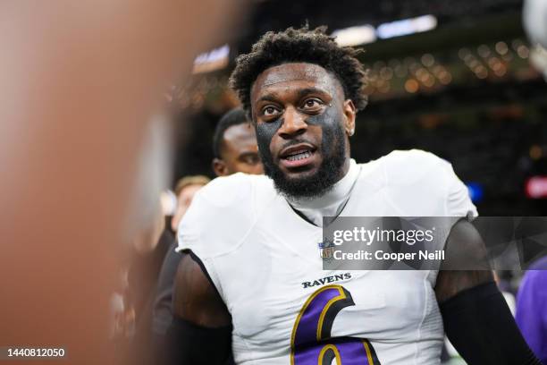 Patrick Queen of the Baltimore Ravens leads the pregame huddle against the New Orleans Saints at Caesars Superdome on November 7, 2022 in New...