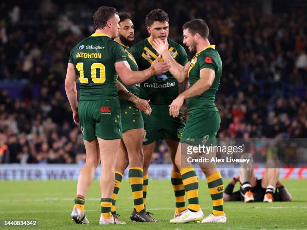 Players of Australia celebrate following the Rugby League World Cup Semi-Final match between Australia and New Zealand at Elland Road on November 11,...