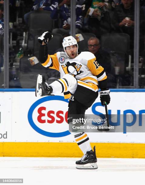 Jason Zucker of the Pittsburgh Penguins scores huis 300th NHL point at 1:08 of the second period against the Toronto Maple Leafs at the Scotiabank...