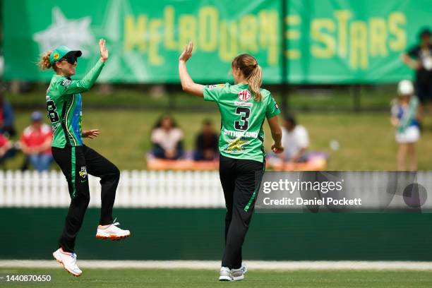 Annabel Sutherland of the Stars celebrates with Lauren Winfield-Hill of the Stars after dismissing Ashleigh Gardner of the Sixers during the Women's...