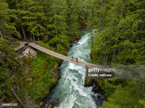 familienwandererabenteuer - kanada landschaft stock-fotos und bilder