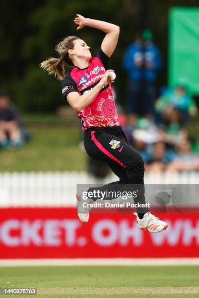 Ellyse Perry of the Sixers bowls during the Women's Big Bash League match between the Melbourne Stars and the Sydney Sixers at CitiPower Centre, on...