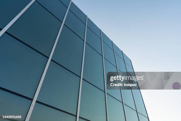 close up of glass curtain wall under blue sky - facade stock-fotos und bilder