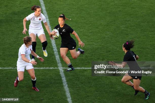 Renee Holmes of New Zealand runs the ball during the Rugby World Cup 2021 Final match between New Zealand and England at Eden Park on November 12,...