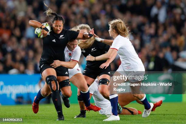 Joanah Ngan-Woo of New Zealand runs the ball during the Rugby World Cup 2021 Final match between New Zealand and England at Eden Park on November 12,...