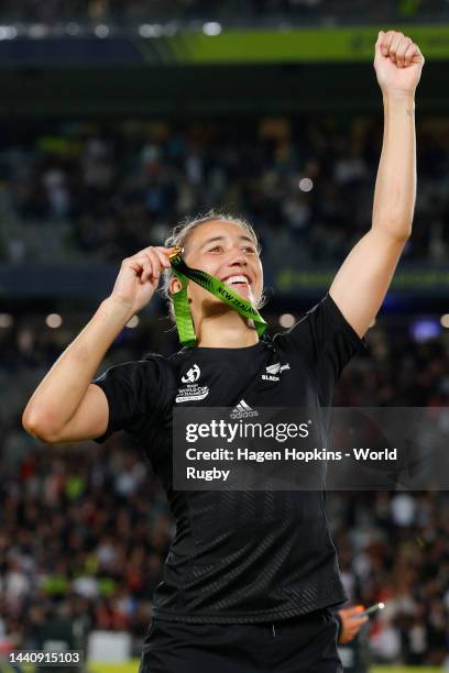 Sarah Hirini of New Zealand celebrates victory following the Rugby World Cup 2021 Final match between New Zealand and England at Eden Park on...