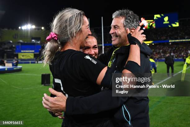 Sarah Hirini, Portia Woodman of New Zealand and New Zealand coach Wayne Smith celebrate victory following the Rugby World Cup 2021 Final match...