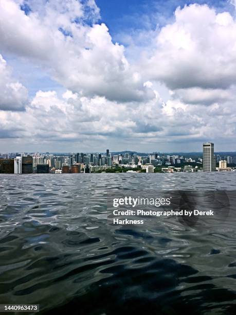 view from the infinity pool and rooftop of marina bay sands hotel in singapore - marina bay sands pool stock-fotos und bilder