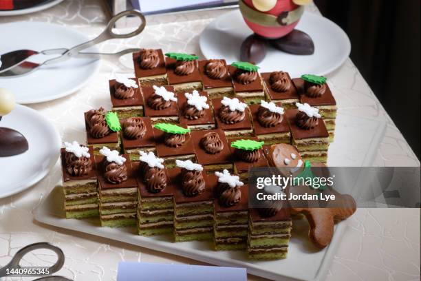 pistachio opera cake - music room stockfoto's en -beelden