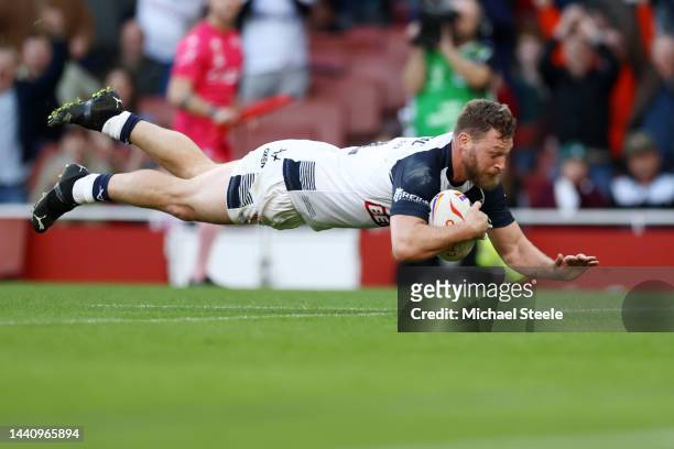 Elliott Whitehead of England touches down for their team's first try during the Rugby League World Cup Semi-Final match between England and Samoa at...