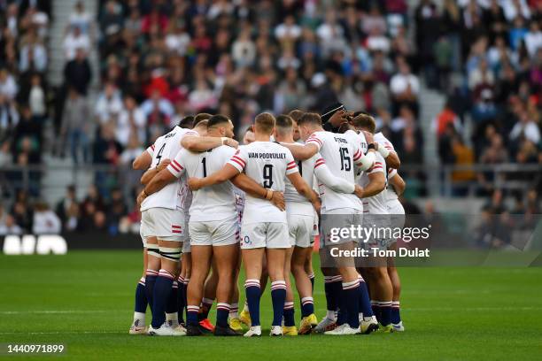 England players enter a huddle prior to the Autumn Nations Series match between England and Japan at Twickenham Stadium on November 12, 2022 in...