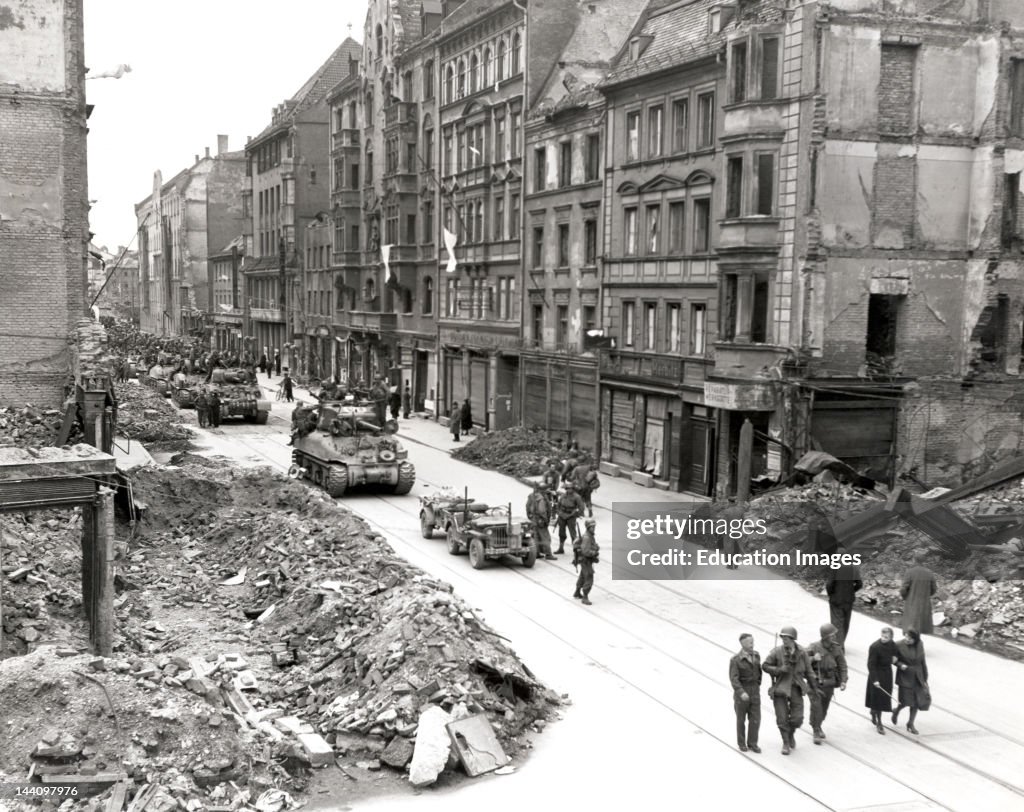 Tanks Advancing On Munich Street, World War Ii April 30, 1945.